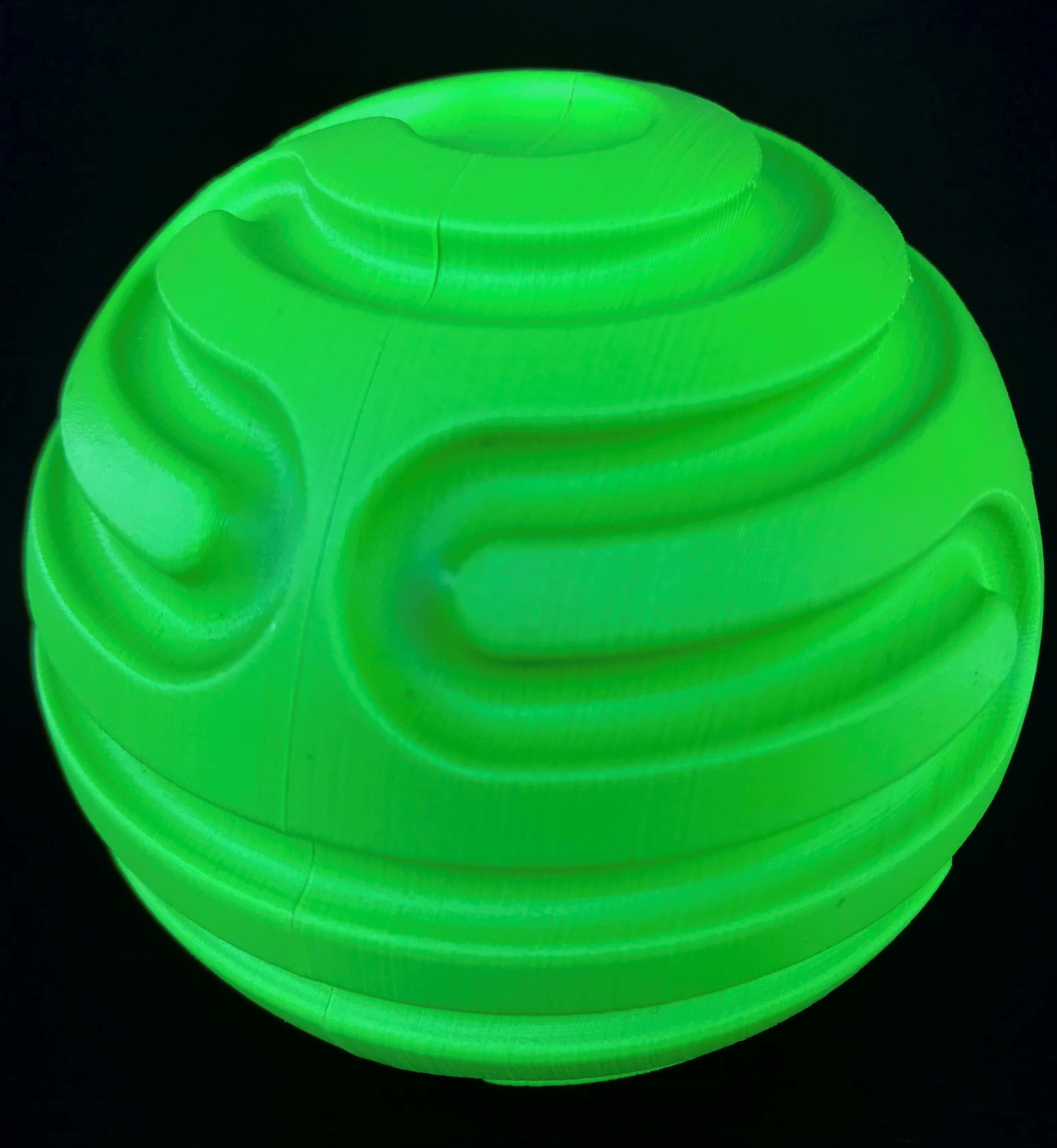 green 8cm labyrinth ball
